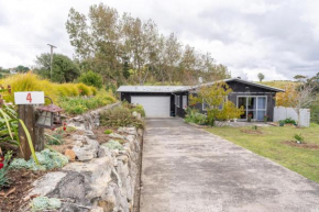 Hills Road Farmhouse - Christchurch Holiday Homes